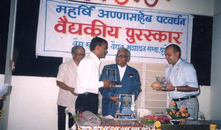 Award ceremony for work in Ayurvedic medicine